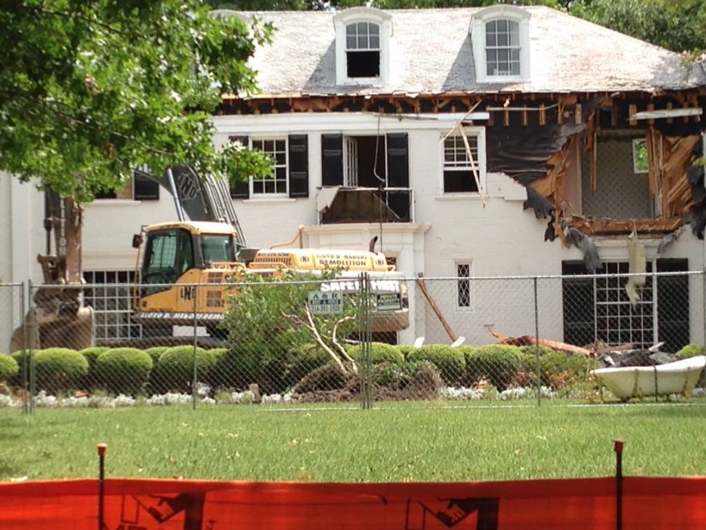 Armstrong-Wrecking-Ball-1024x768