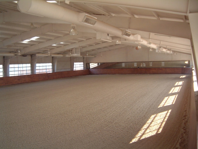 Bar-BB-Ranch-indoor-arena