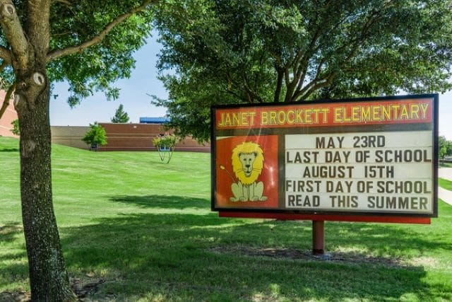 La-Frontera-entrance