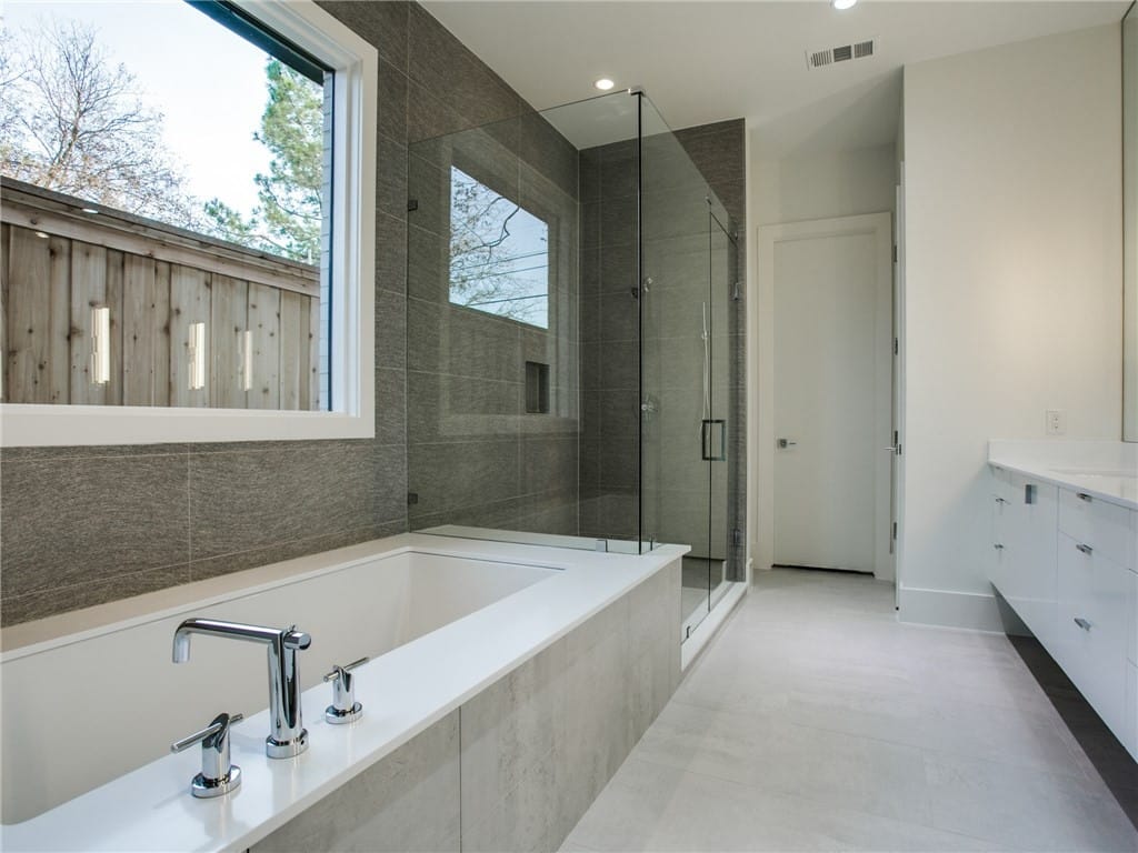 Bryn-Mawr-21-master-bath-1024x768