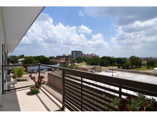Buzz-Unit-409-Balcony-2