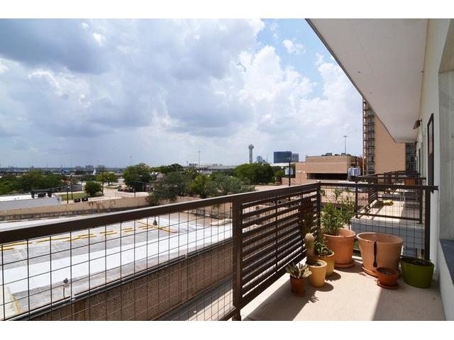 Buzz-Unit-409-Balcony