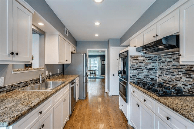 2C324B8B-5932-4EAB-9307-D79A98FF7FF4