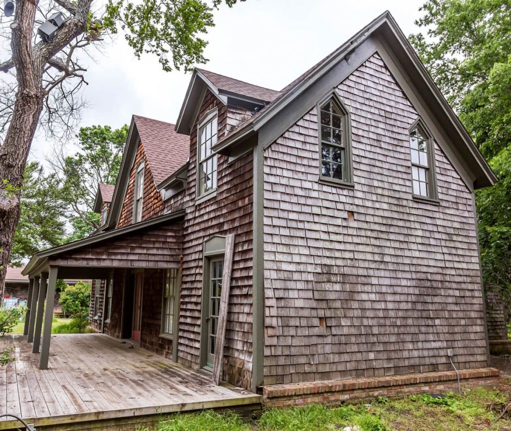 COLLINWOOD-HOUSE-b-244x300