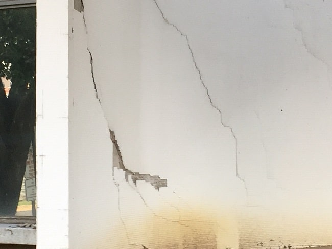 Cabana-cracks-3