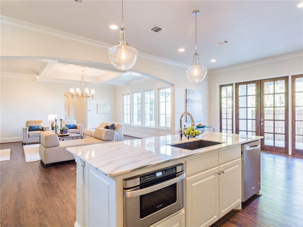 Casa-Loma-kitchen-family-1024x768