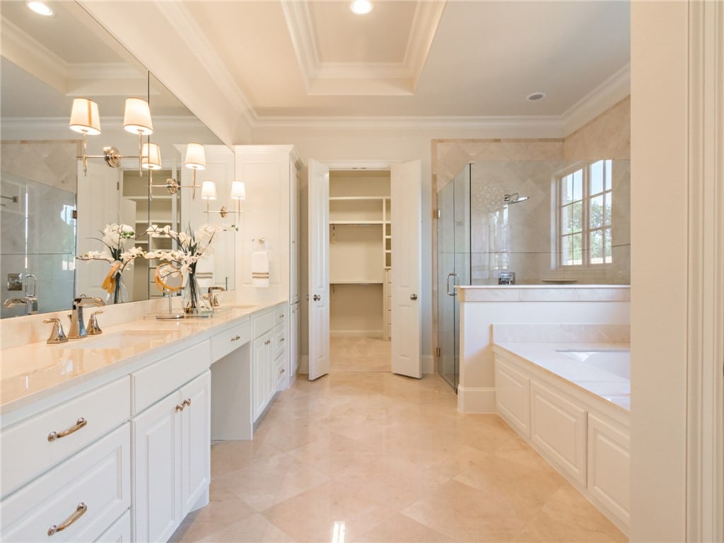 Casa-Loma-master-bath-1024x768