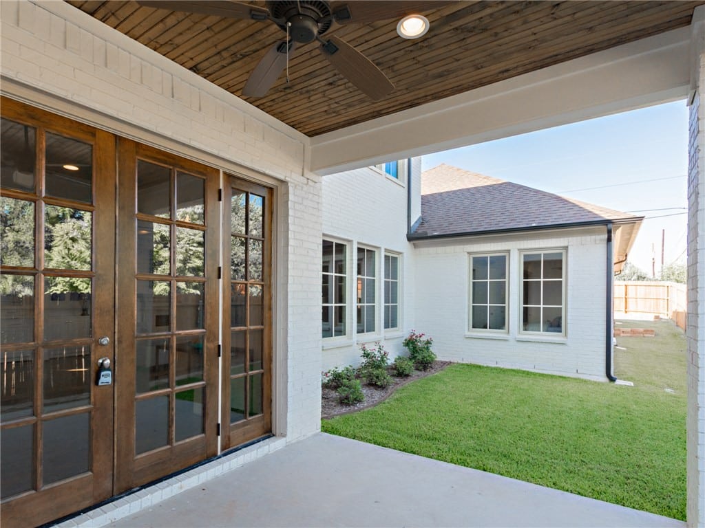 Casa-Loma-patio-1024x768