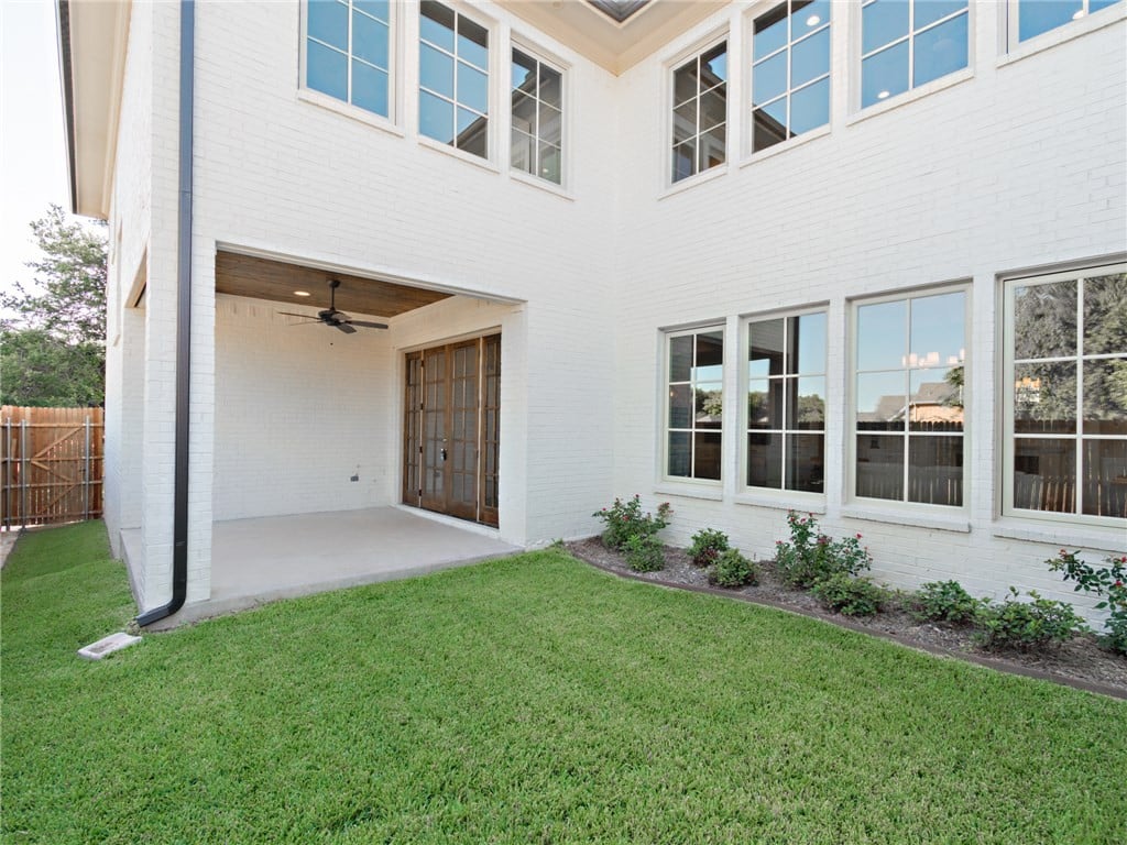 Casa-Loma-yard-1024x768