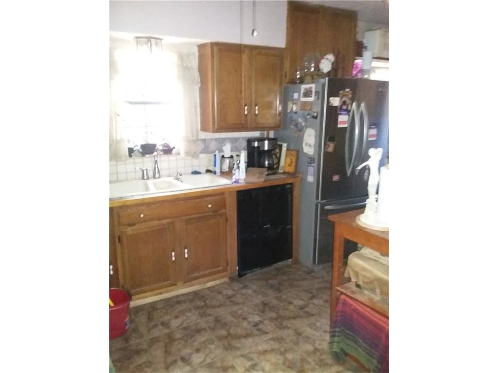 Cluttered-kitchen-1024x768