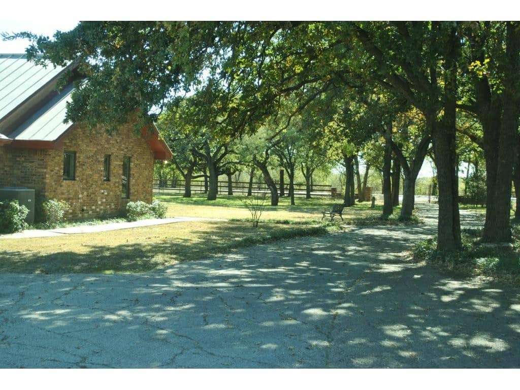 Couch-grounds-1024x768