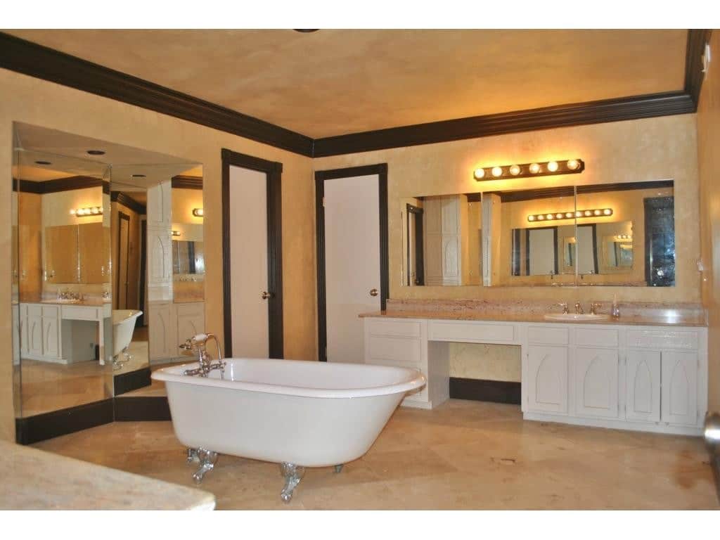Couch-master-bath-1024x768