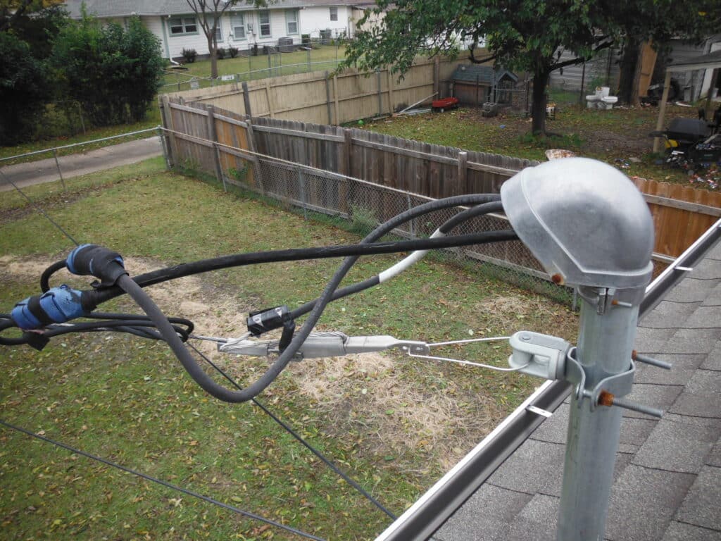 long-shot-man-working-roof