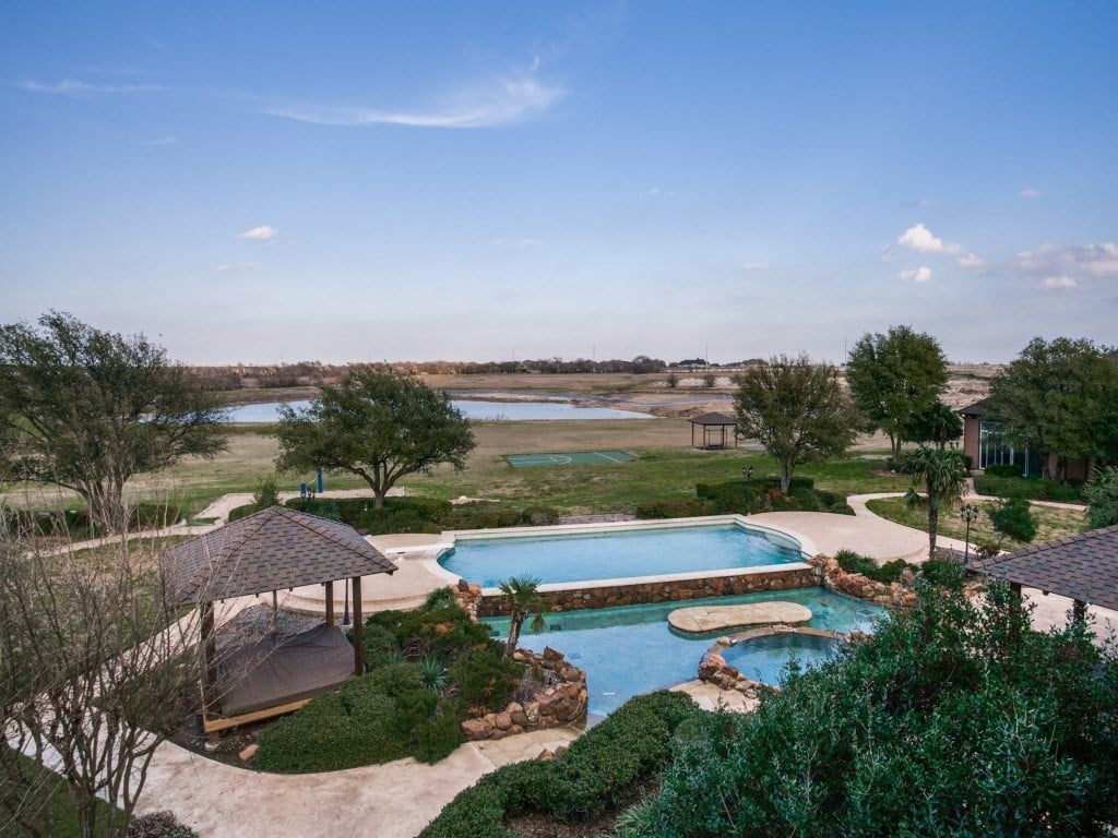 Deion-2-pools-1024x768