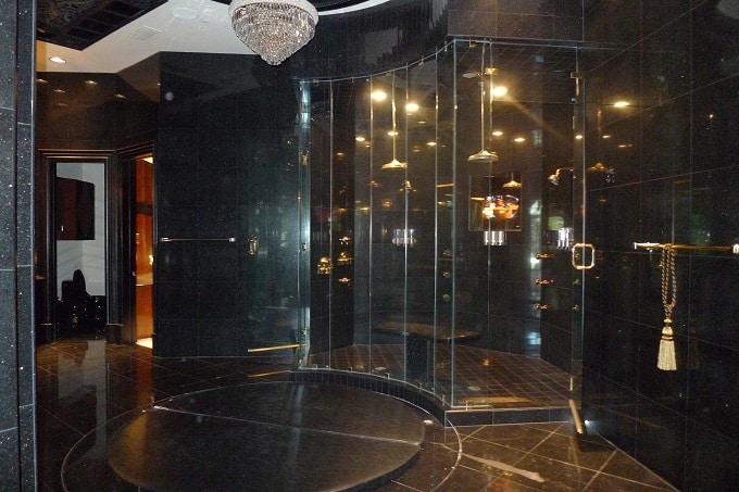 Deion-Sanders-22.jpgmaster-bath