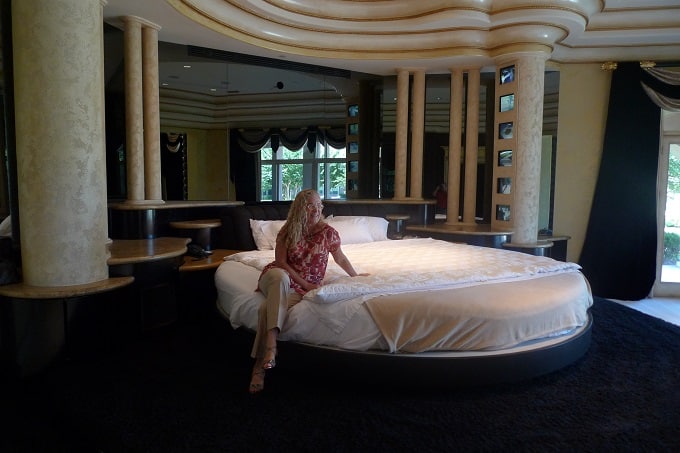 Deion-Sanders-Candy-bed