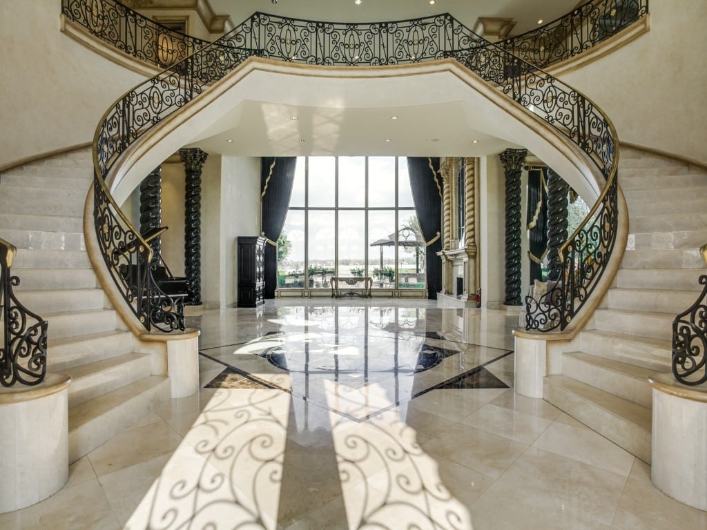 Deion-foyer-1024x768