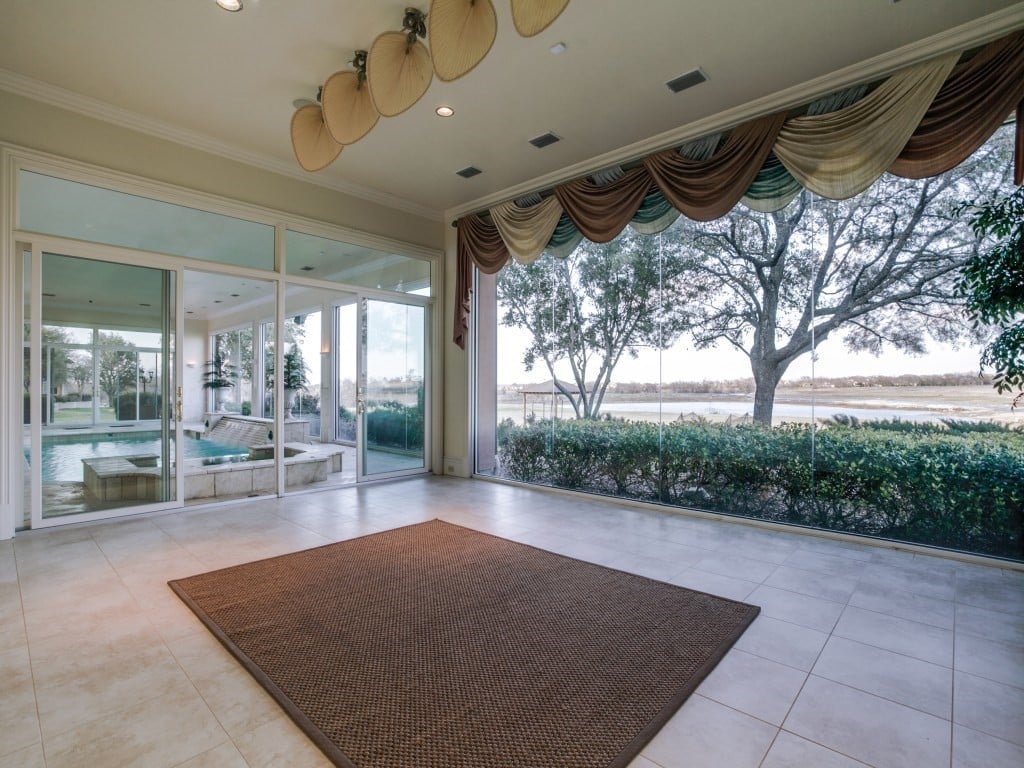 Deion-yoga-room-1024x768