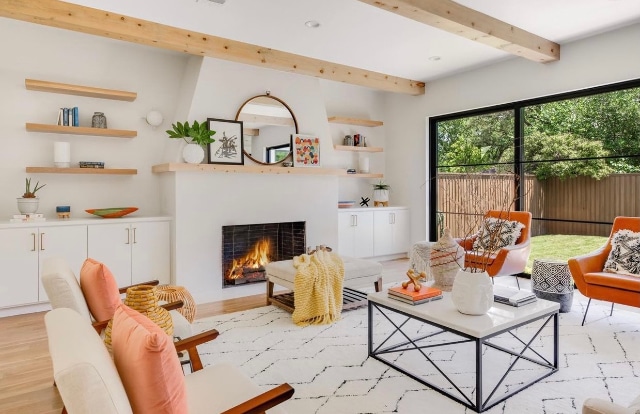 Julie-abbae7032de9f993f6db5ef8e122de09-uncropped_scaled_within_1536_1152