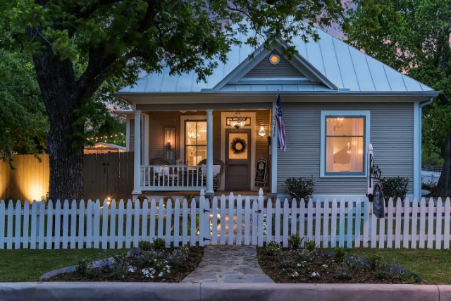 Inn-on-the-Riverwalk-bdrm-2