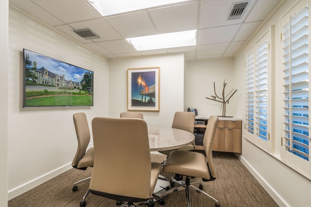Ebby-Office-19