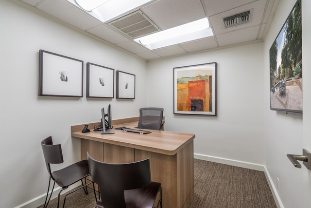 Ebby-Office-21