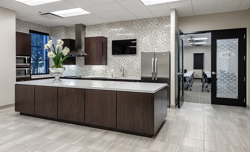 EbbyHalliday74H_960w