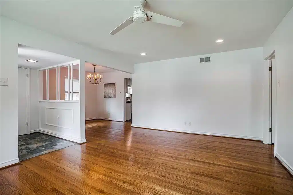 8824870D-278F-47ED-B77E-04195D48FFEE