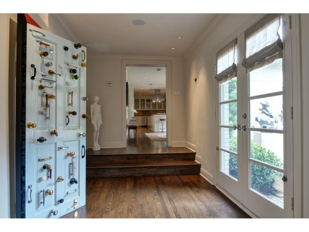 George-Michael-doorknobs-1024x768