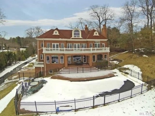 Hannity-Long-Island-Beachfront-Home-533x400