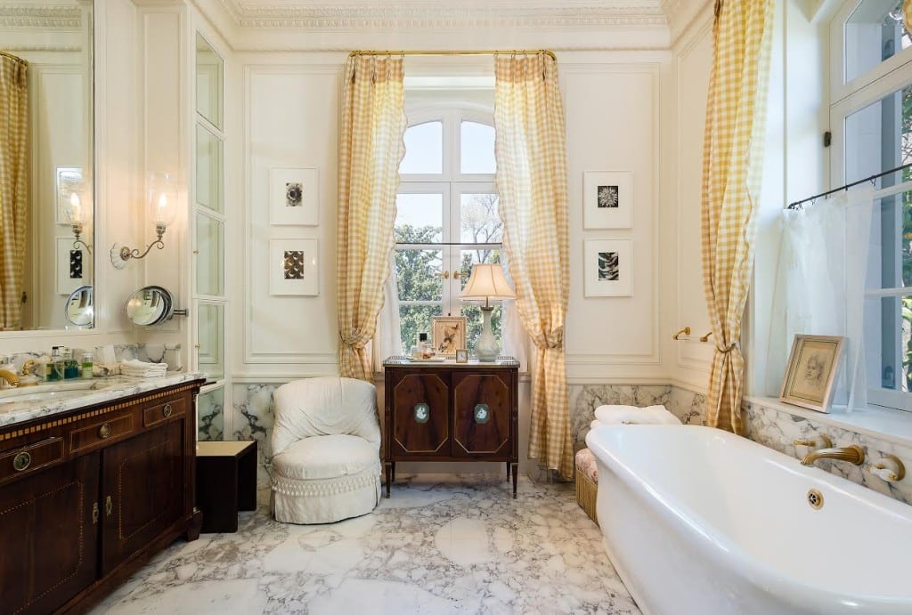 Hicks-estate-her-bath-1024x691