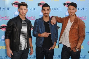 Jonas-Brothers-300x200