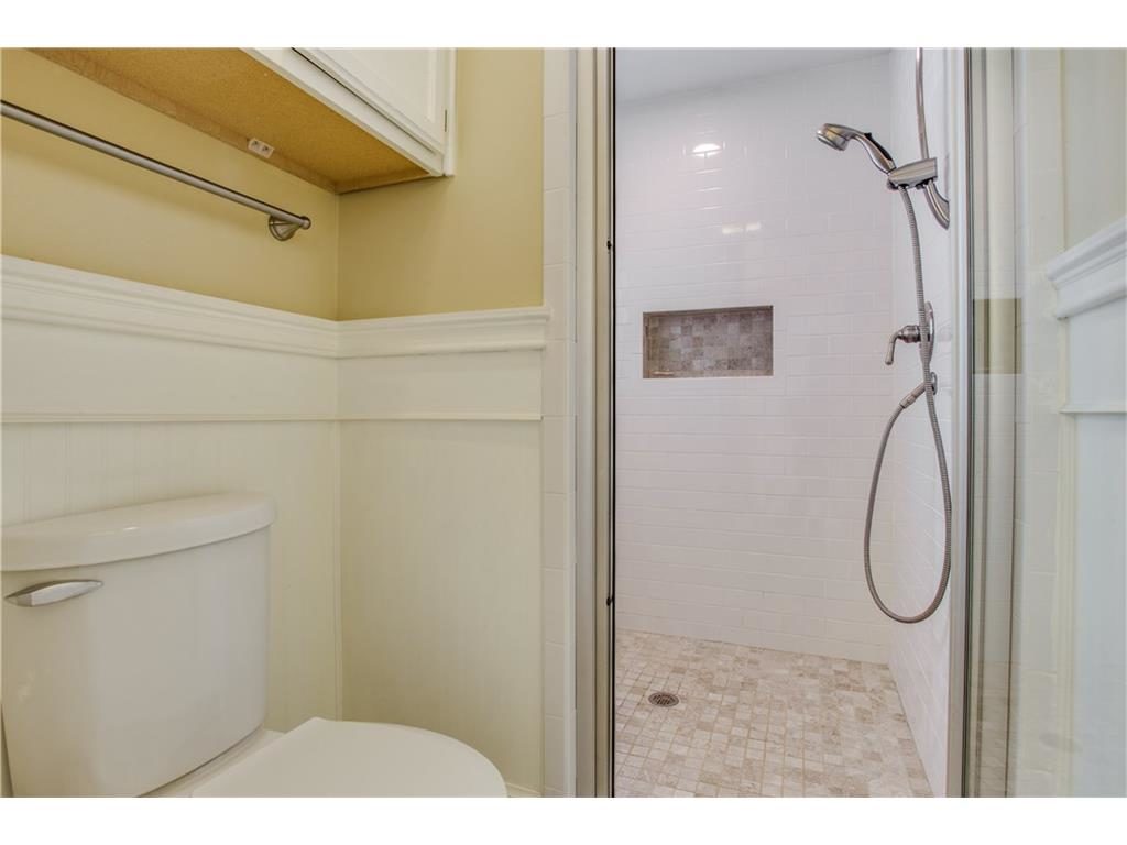 KESSLER-PLAZA-2510-W-10th-Street-Master-Bath-2-1024x768