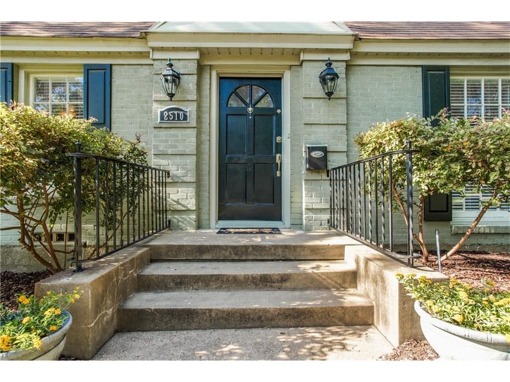 KESSLER-PLAZA-2510-W-10th-Street-porch-1024x768