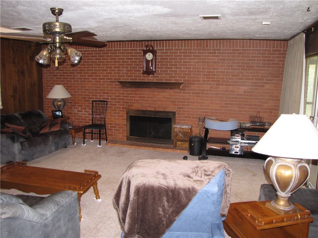Kessler-Parkway-brick-wall-1024x768