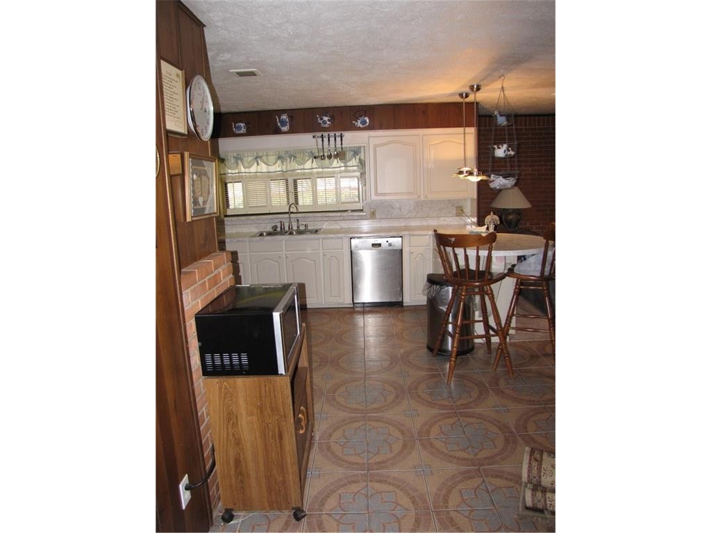 Kessler-parkway-kitchen-1-1024x768