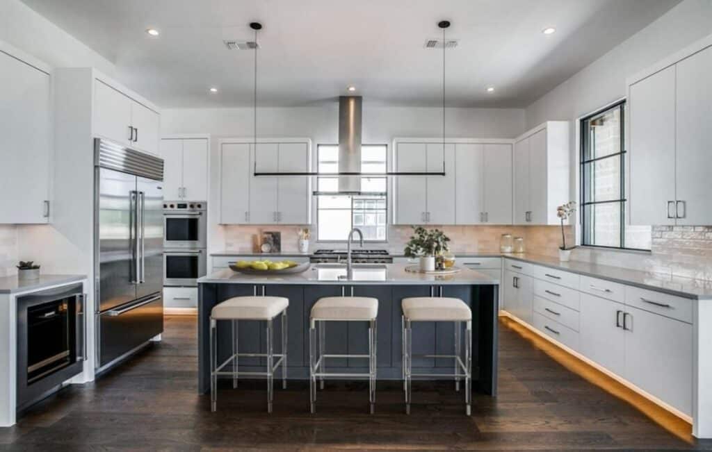 9851-Kingsway-Ave