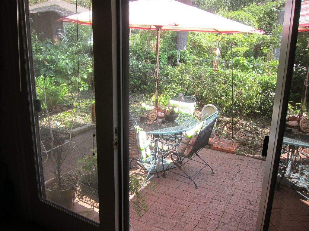 La-Vista-outside-table-1024x768