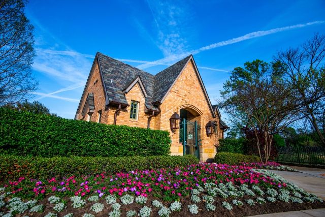 Lake-Foreset-gate-house