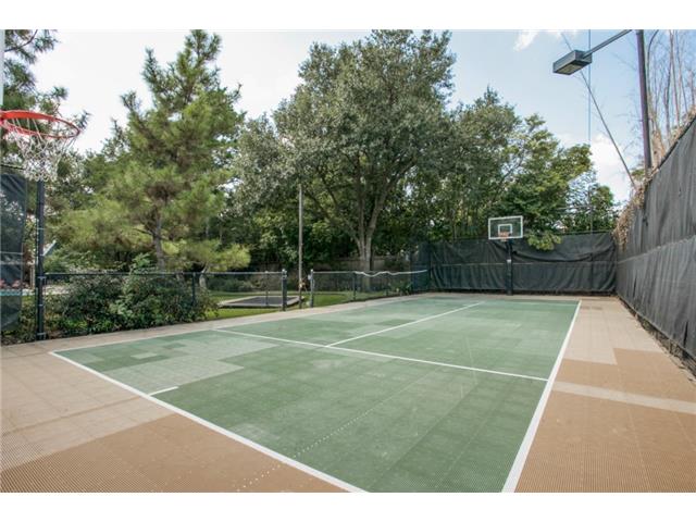 Lennox-BBall-court