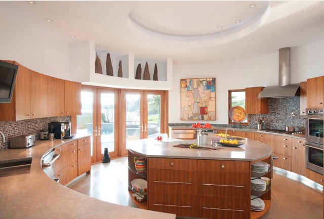 Mary-Anne-Smiley-kitchen