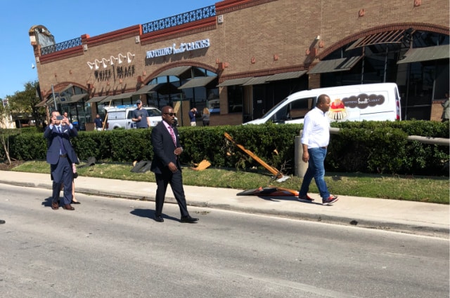 Preston-Royal-Shopping-Center-Bent-Signal-Pole