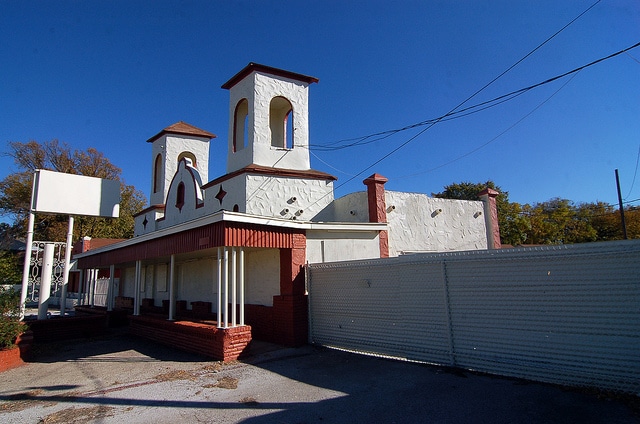 Mission-Motel-by-Scott-Dorn