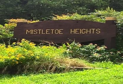 Mistletoe-heights-main-sign