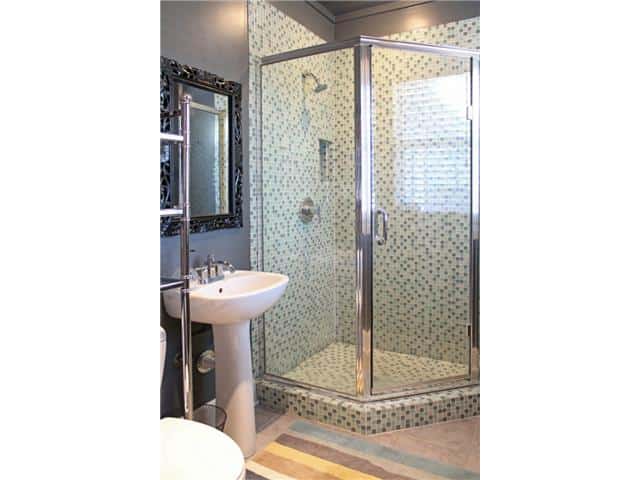 North-Clinton-bath-2