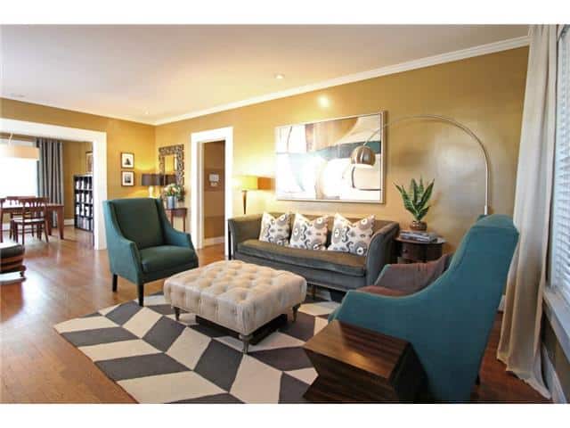 North-Clinton-living-room