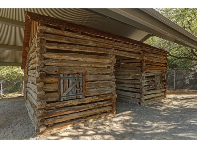 Photo-6-Sharrock-barn-after-restoration-south-facade