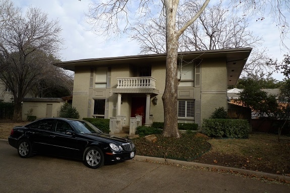 Pink-Wall-townhouse-row-2-4