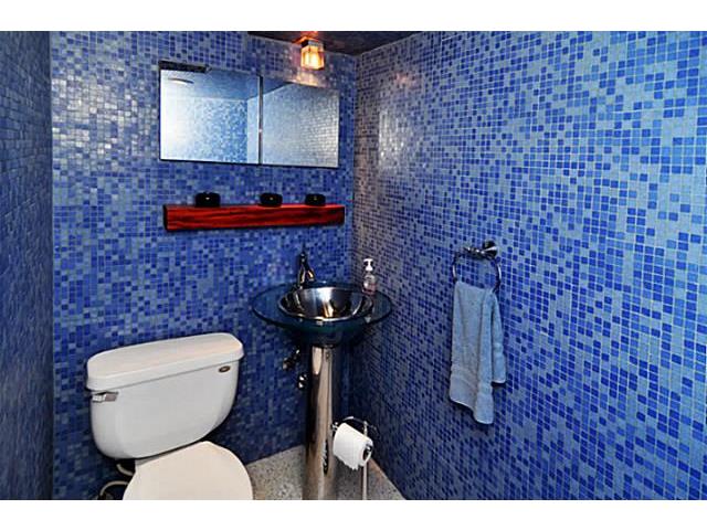 Powder-Room