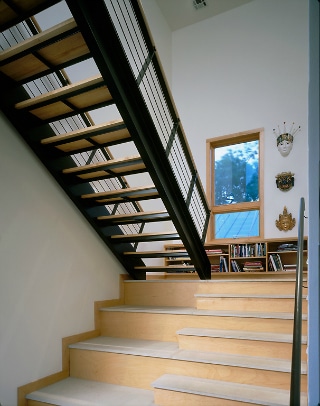 Robert-Raymond-House-Stair
